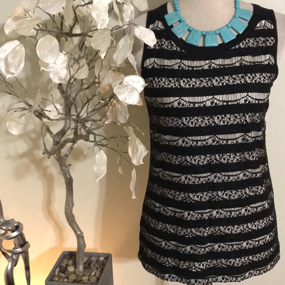 LOFT Tops - LOFT LACED TOP